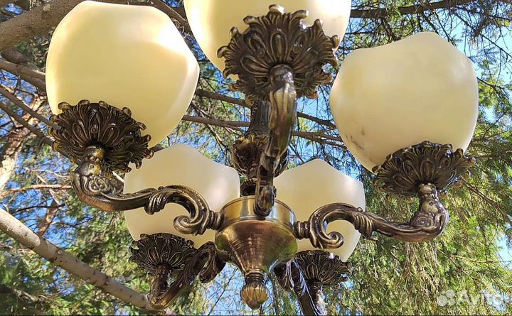 Красивая люстра