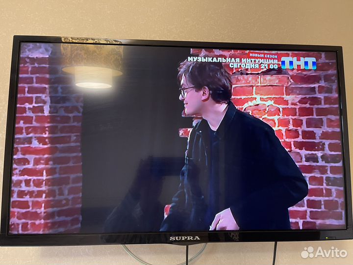 Телевизор supra 32 дюйма. Без SMART tv