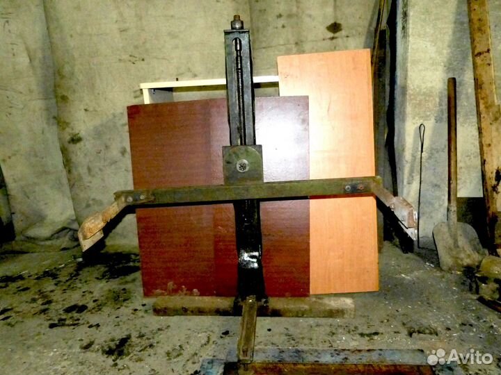 Подъёмник опрокидователь автомобильный