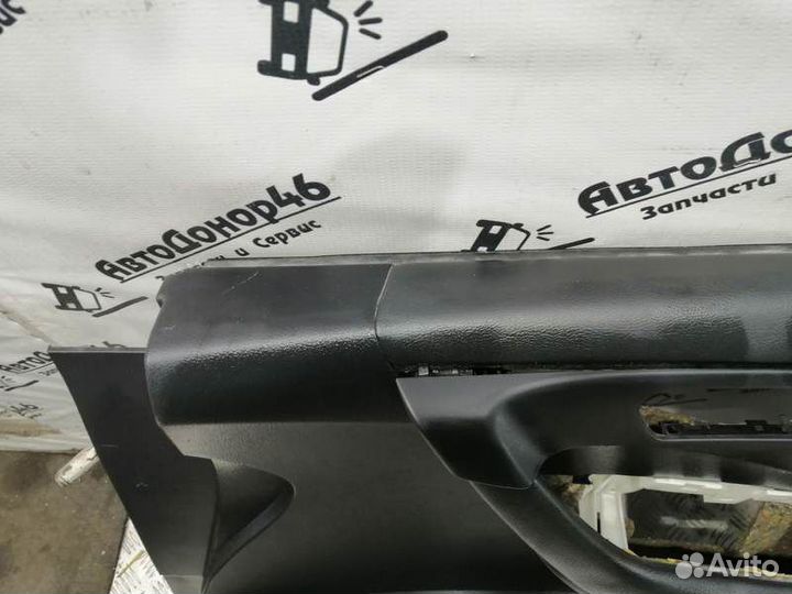 Обшивка передней правой двери Nissan Murano Z50