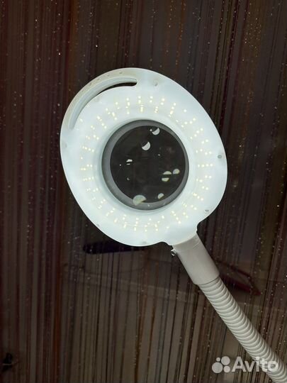 Лампа с лупой для мастера ресниц, бровей