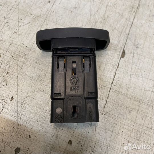 Кнопка аварийки Renault Duster