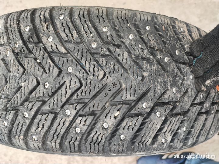 Nokian Tyres Hakkapeliitta 8 215/55 R17 98T