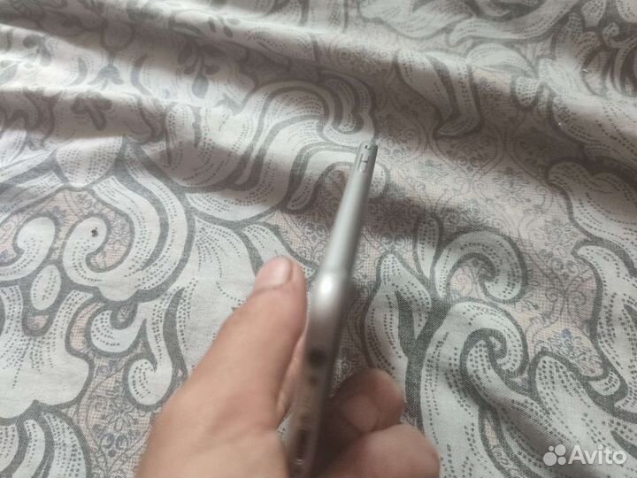 Телефон iPhone 6s