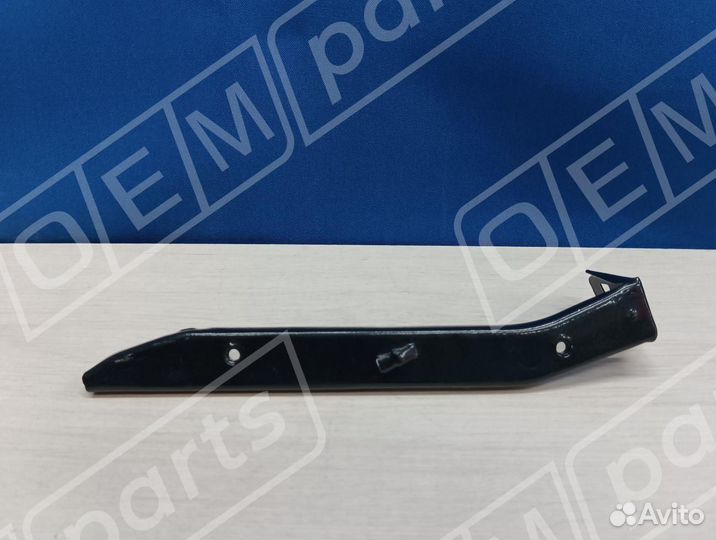 Направляющая бампера переднего левая Skoda Rapid