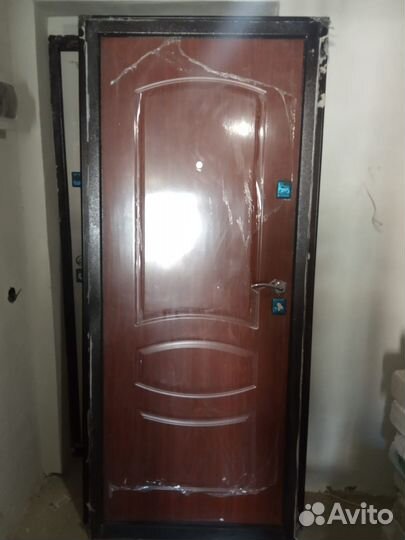 Дверь входная металлическая бу от застройщика