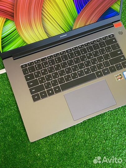 Ультрабук Huawei ryzen 5/8/256/Vega 8 2GB