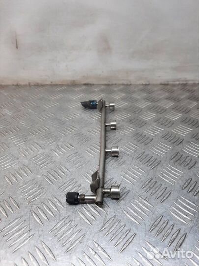 Топливная рампа Opel Vectra хэтчбэк 5 дв. 1.8