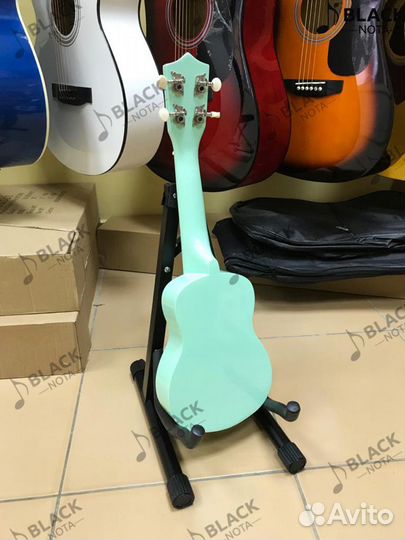 Укулеле новые. Салатовый цвет