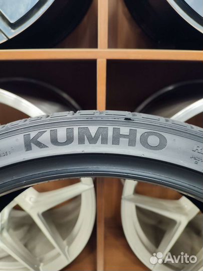 Kumho Ecsta PS71 225/35 R20 и 255/30 R20 92Y
