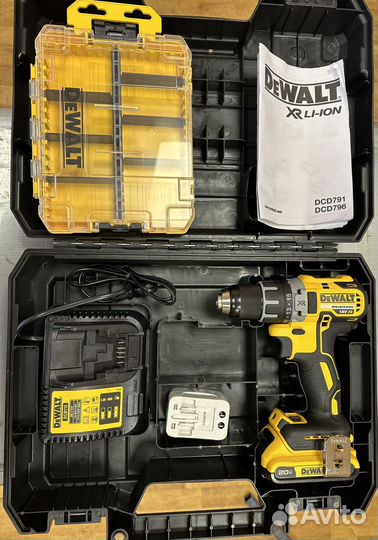Аккумуляторная дрель DCD791 Dewalt