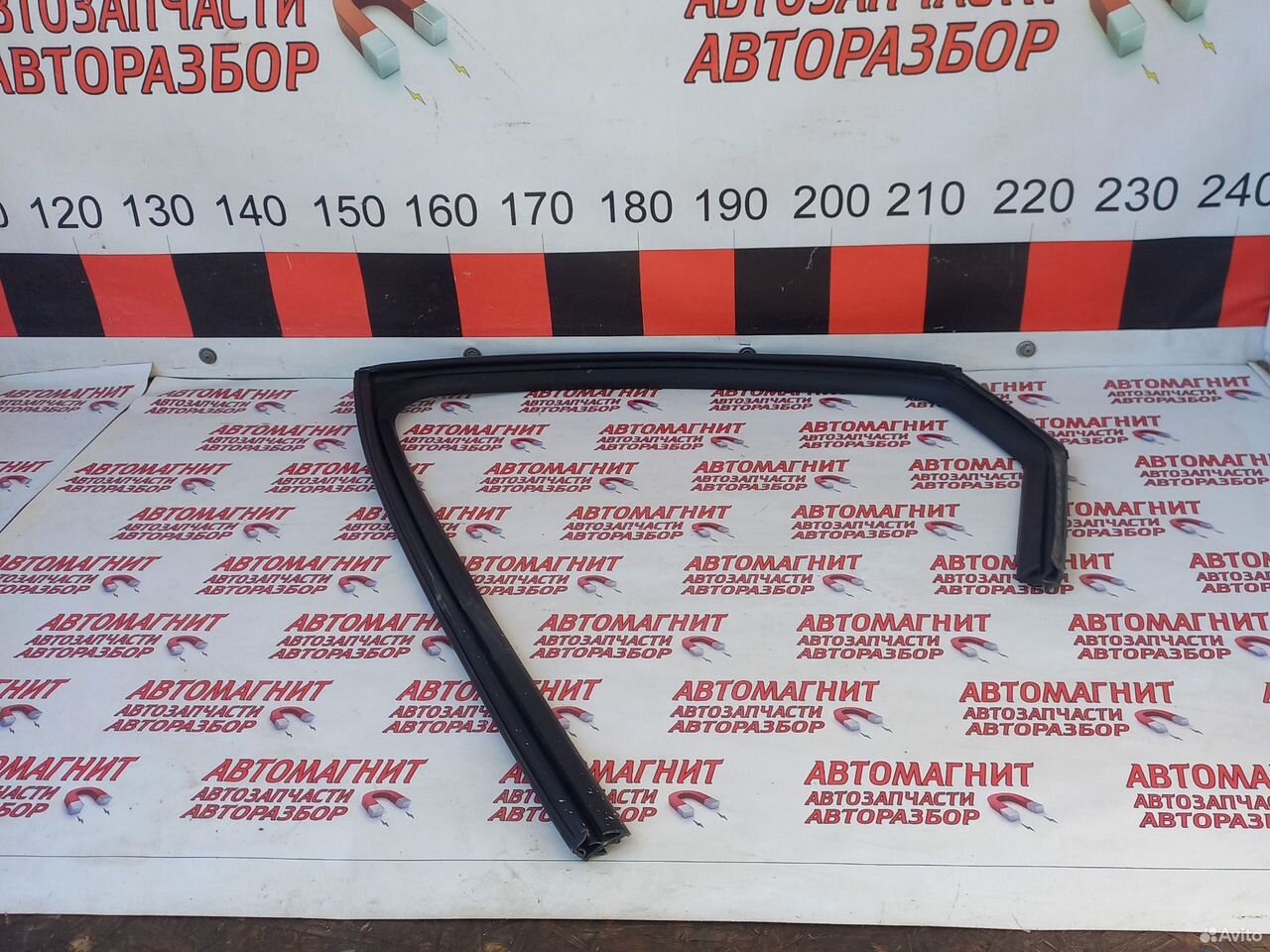 Уплотнитель стекла двери задней левой Спортейдж 5