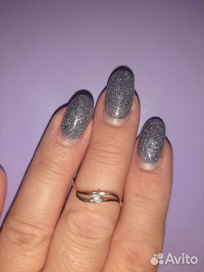 Золотое кольцо с бриллиантом