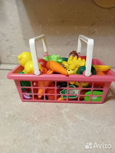 Корзина с фруктами