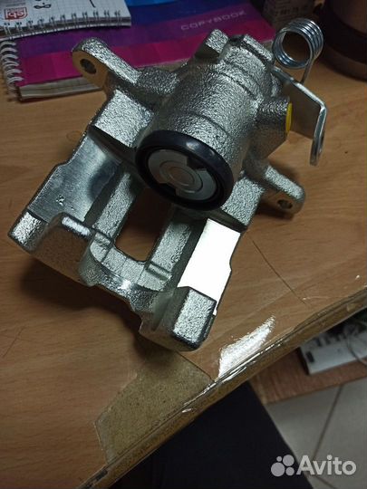 Суппорт задний правый Volkswagen Transporter T4