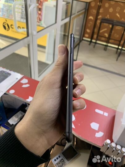 iPhone 8 Plus, 64 ГБ