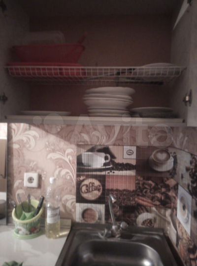 Комната 14 м² в 5-к., 1/3 эт.