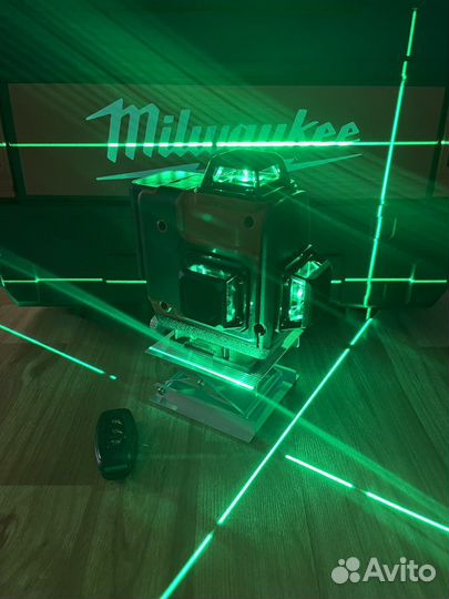 Лазерный уровень milwaukee 4D 16 линий + тренога