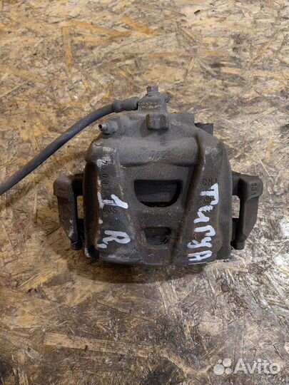 Суппорт Правый Передний Фольксваген Тигуан 1