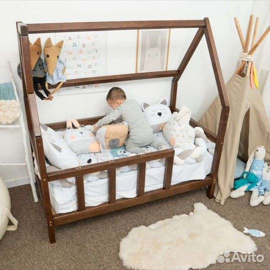 Детская кровать домик