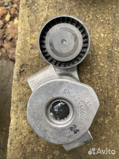 Натяжитель приводного ремня