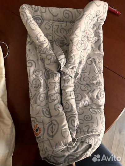 Ergobaby вкладыш для новорожденного