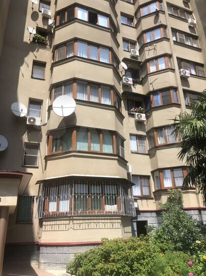 3-к. квартира, 100 м², 1/8 эт.