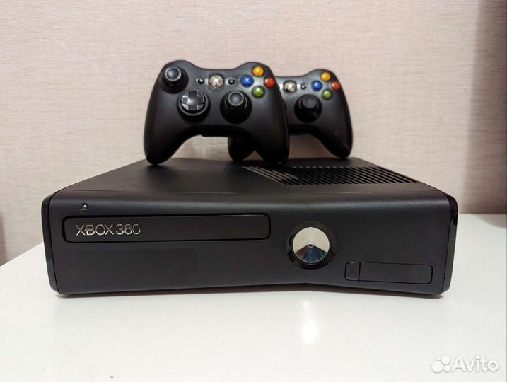 Xbox 360 FreeBoot прошит + 2 геймпада + игры