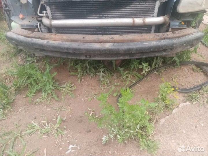 Усилитель бампера передний Chrysler Voyager 3 1999