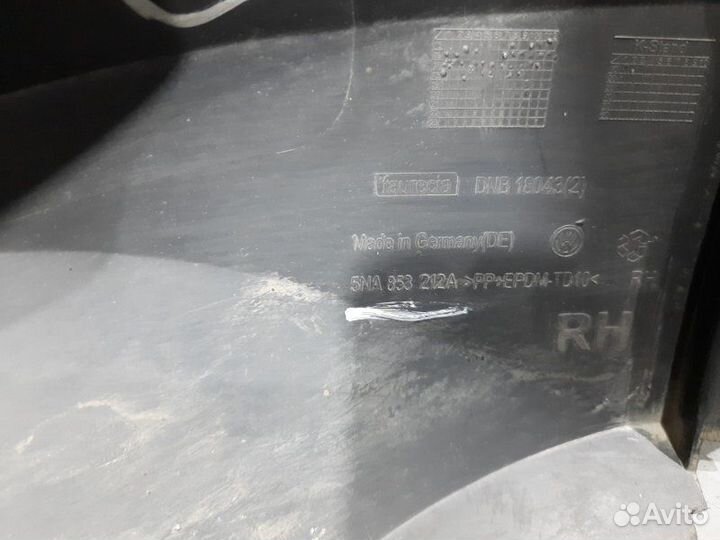 Накладка переднего бампера правая Volkswagen