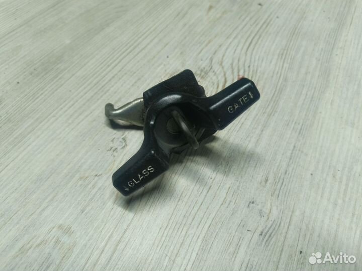 Ручка крышки багажника Chevrolet Blazer S10