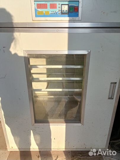 Инкубатор для яиц автоматический