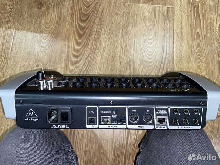 Цифровой микшерный пульт behringer x18