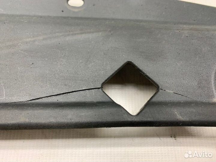 Накладка замка капота передняя Kia Sportage