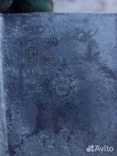 Кронштейн подлокотника Audi A8 D3