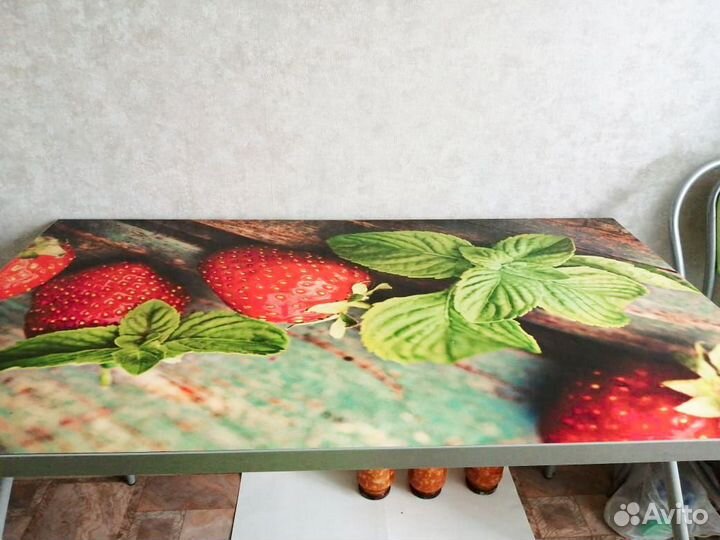 Продам кухонный стол б/у в отличном состоянии