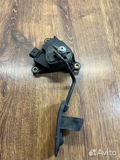 Педаль газа Nissan Note хэтчбек 1.4 2007