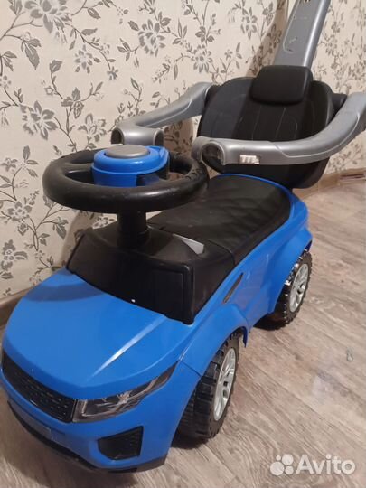 Машинка каталка с ручкой