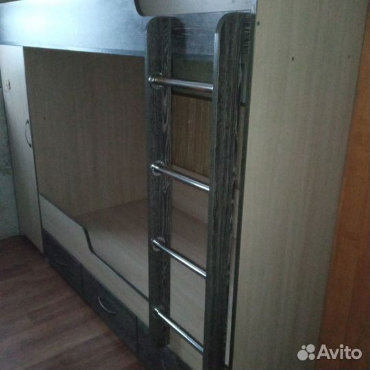 Кровать двухъярусная
