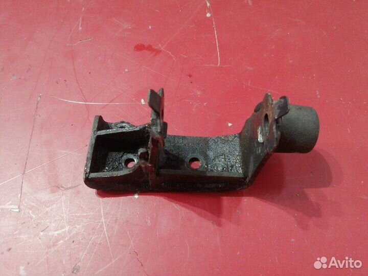 Кронштейн опоры двс левый Toyota Avensis Т250