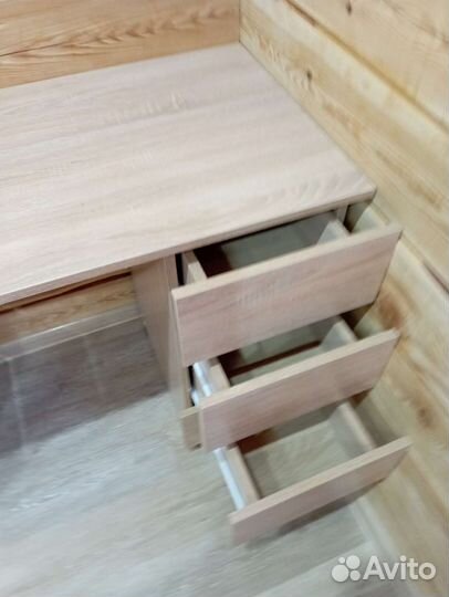 Письменный стол