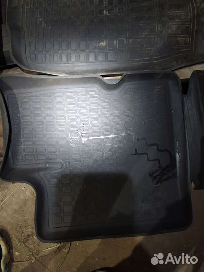 Автомобильные коврики резиновые