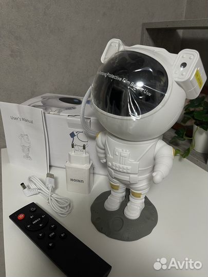 Проектор звездного неба робот ночник.Новый