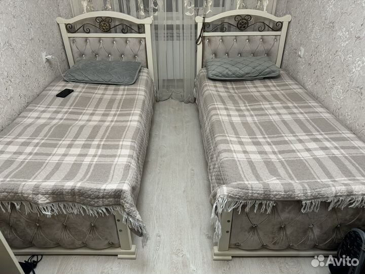 Две односпальные кровати
