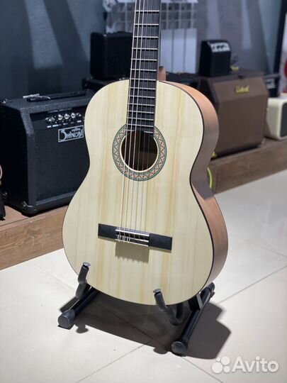 Классическая гитара Yamaha C40M