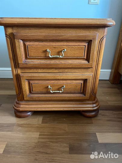 Тумба прикроватная из массива дуба