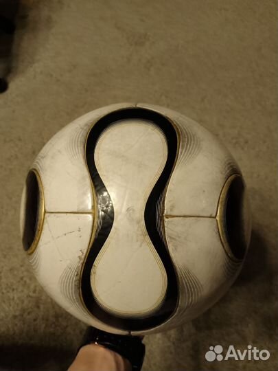 Футбольный мяч adidas teamgeist