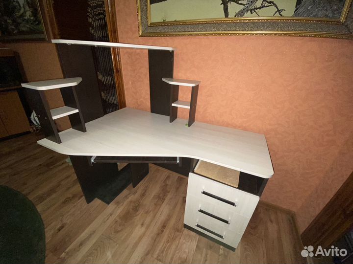 Компьютерный стол