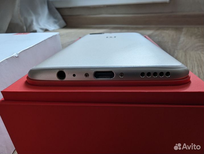 OnePlus 5, 6/64 ГБ