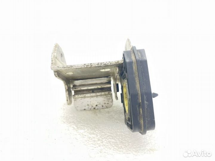 Кронштейн радиатора передний правый Bmw 7-Series